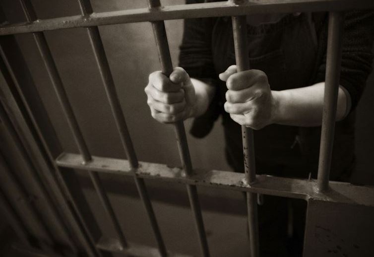 Грузчик «АТБ» развращал семилетнюю девочку