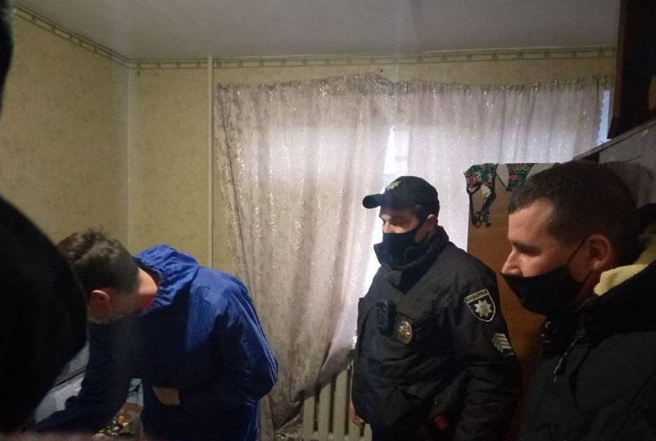 В Смеле полиция и спасатели два часа отговаривали школьницу от самоубийства