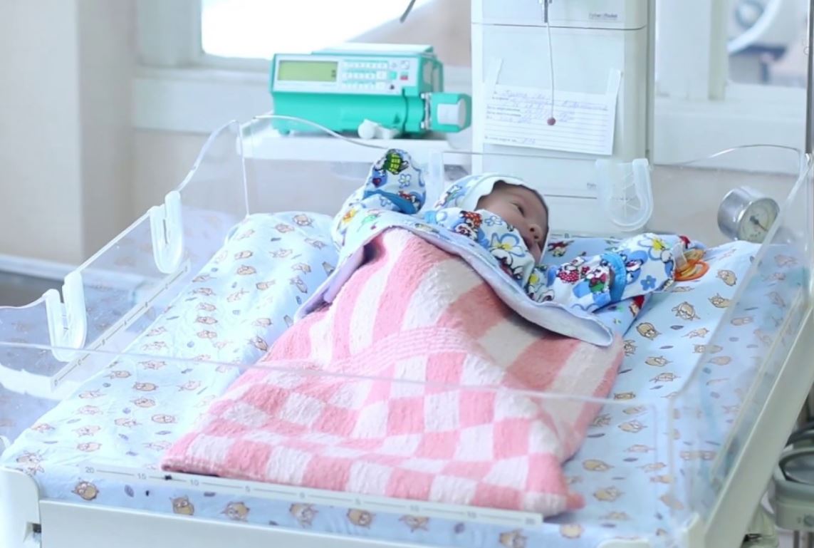 В Сумах ищут родителей, подкинувших в больницу обмороженного младенца