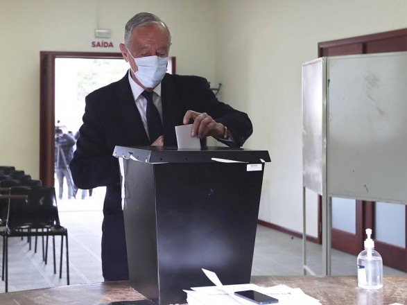 В Португалии переизбрали президента