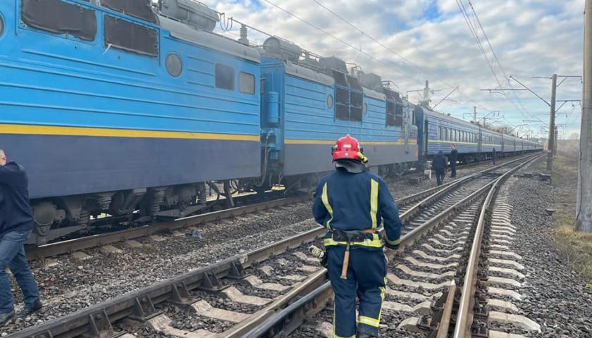 На Ровенщине во время движения загорелся поезд