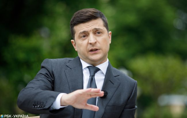 Зеленский поручил определить, когда будут вакцинировать переболевших COVID