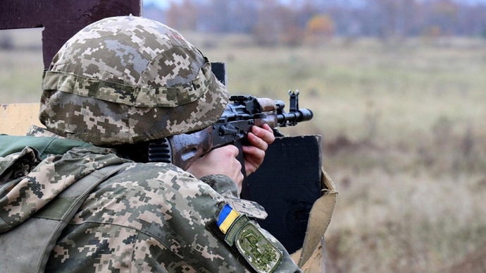 За минувшие сутки на Донбассе боевики десять раз нарушили 