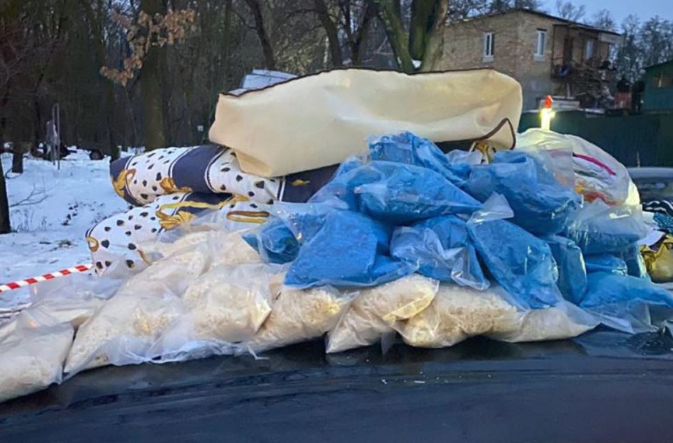 Патрульные случайно обнаружили в остановленной машине наркотиков на 20 миллионов гривен
