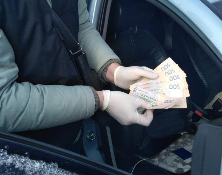У Полтаві чиновника-хабарника звільнили заднім числом?