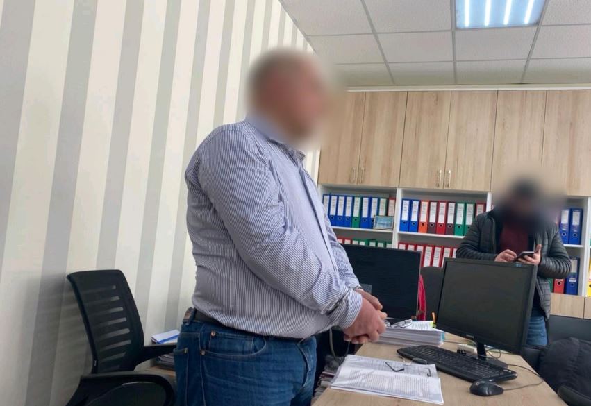 В Ирпене у предпринимателя требовали взятку за разрешение рекламировать