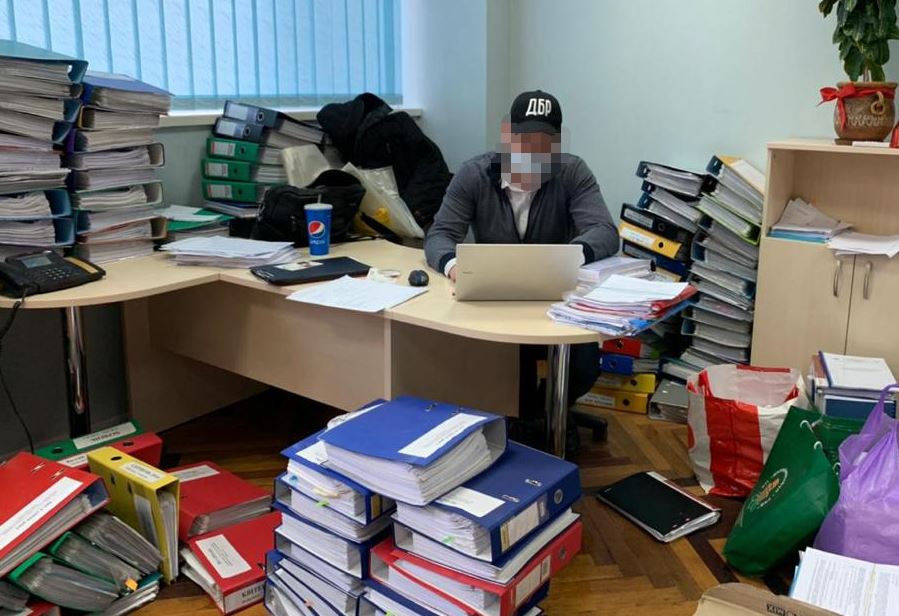 До керівництва ДАБІ прийшли з обшуками