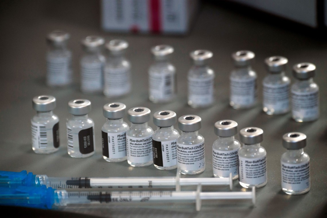 Pfizer начала испытать COVID-вакцину на беременных