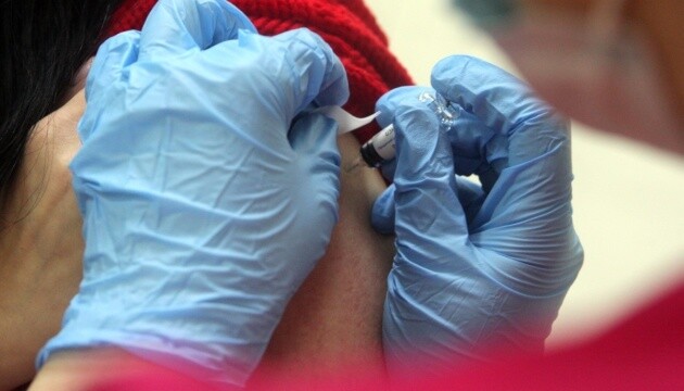 Европа хочет вакцинировать всех желающих уже к концу лета