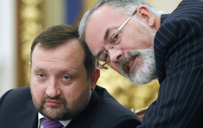 Журналіст розповів про плани ЄС скасувати санкції проти Арбузова і Табачника