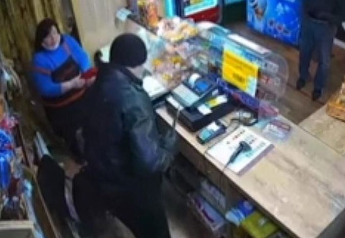 Хотіли, але не хліба: У Києві заїжджі розбійники з ножем напали на хлібний кіоск