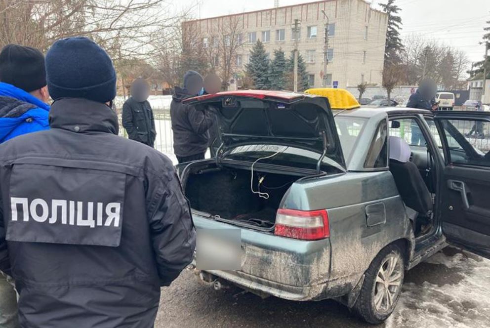 Під Черніговом таксист зарізав пасажира і закопав в снігу