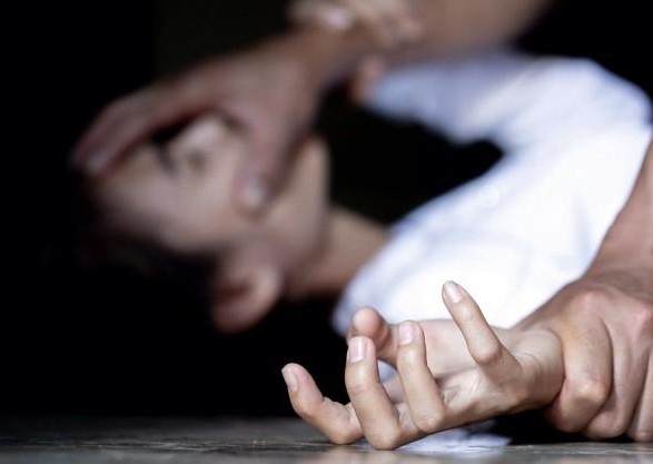 У Хмельницькій області ледь не померла зґвалтована жінка
