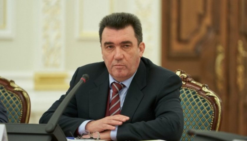 Данилов заявил, что Украина даст достойный ответ на действия России