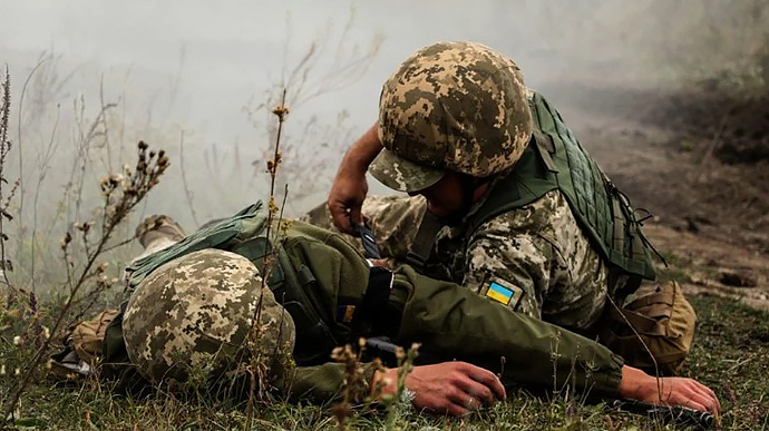 На Донбасі підірвалась вантажівка з українськими військовими