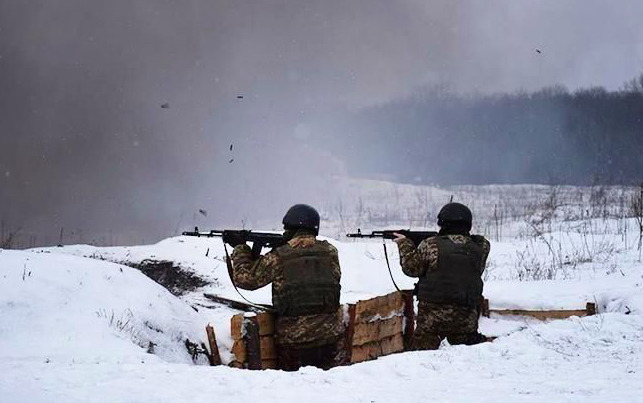Бойовики на Донбасі стріляли з мінометів і гранатометів. Українські військові дали відсіч