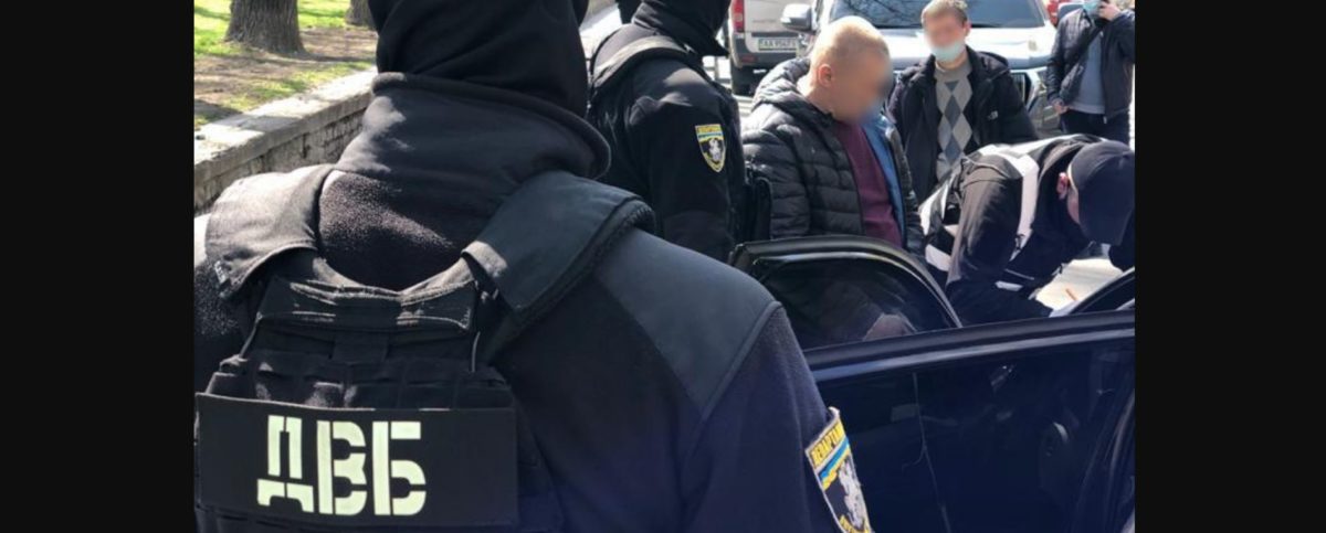 В Киеве мошенники требовали от полицейского $220 000, обещая высокую должность