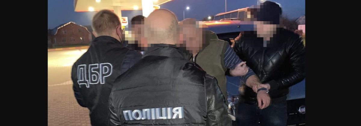 Четверо чиновников вымогали у предпринимателей деньги за победу в торгах