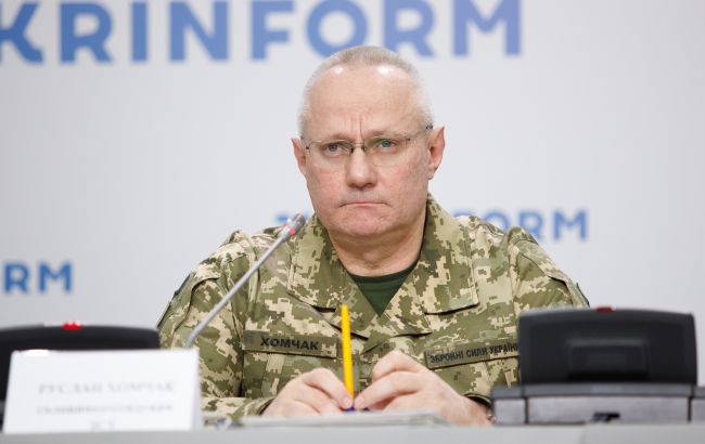 Россия продолжает удерживать 80 тысяч военных возле границы Украины, - Хомчак