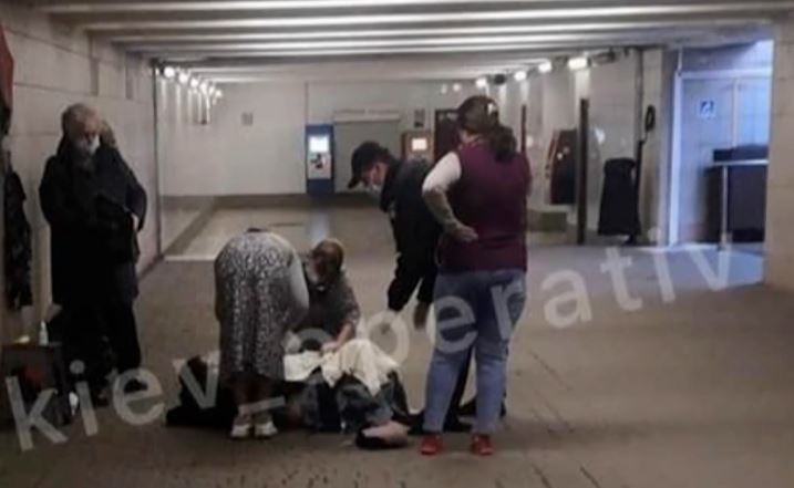 В киевском метрополитене женщина родила ребенка с помощью полиции