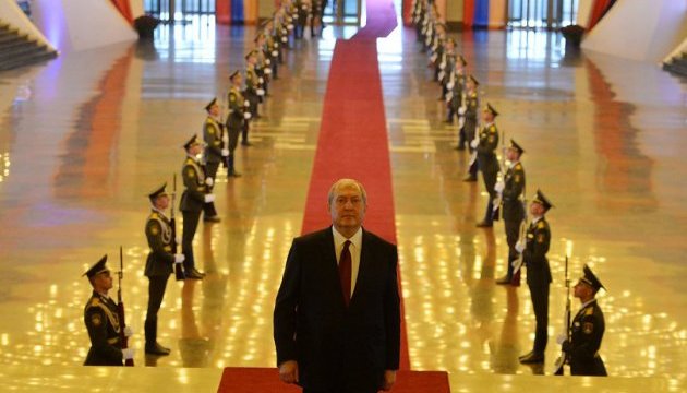 В Армении в понедельник ожидают на роспуск парламента
