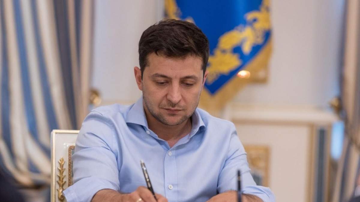 Зеленский подписал закон, позволяющий остановить импорт электроэнергии из России и Беларуси