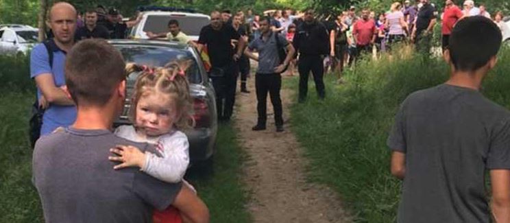 На Тернопольщине всю ночь искали пропавшую 2-летнюю девочку