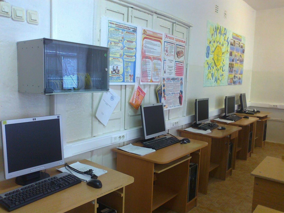 В житомирской гимназии учитель информатики занимался сексом с восьмиклассницей