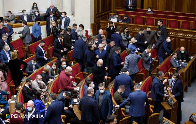 Свежий рейтинг партий: за кого украинцы проголосуют на выборах в Раду