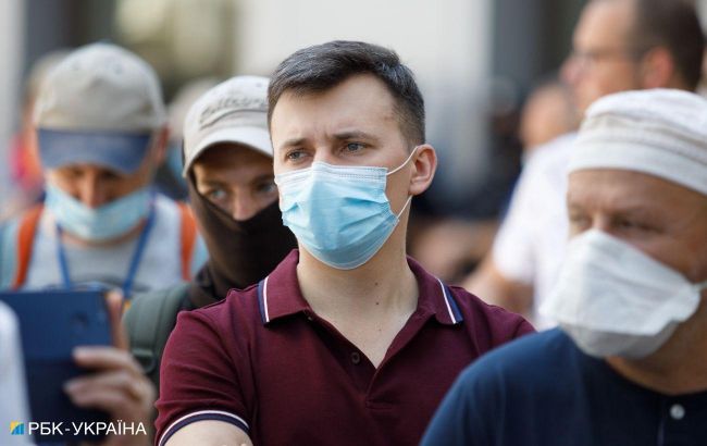 Более трети жителей США верят в теорию о преувеличении властями угрозы COVID-19