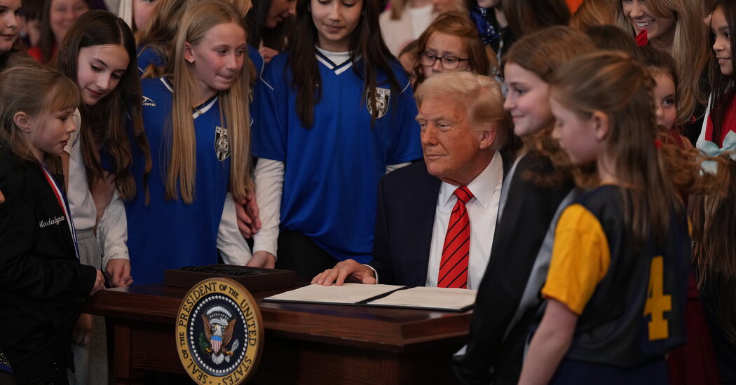 Трамп підписав указ про заборону участі трансгендерів у жіночих спортивних змаганнях