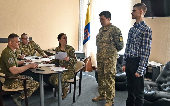 Людей з шизофренією на ВЛК визнають придатними до військової служби — - співробітник одного з ТЦК