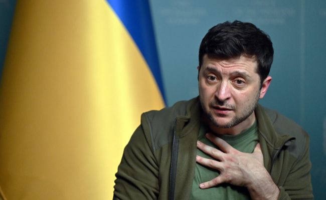 Такеру Карлсону нужно лучше понимать происходящее в Украине и перестать «лизать задницу Путину», — Зеленский