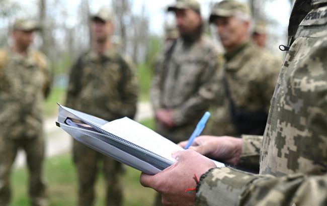 Взрыв в помещении Каменец-Подольского ТЦК, — местные СМИ со ссылкой на очевидцев